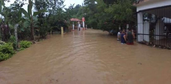 Desbordamientos. Aguaceros provocaron desborde del río afectando varios kilómetros en las provincias.
