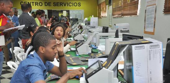 La revisión de votos continuó ayer de manera intensa en las juntas electorales del Distrito Nacional y varias de provincia Santo Domingo.