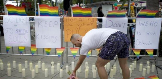 Personalidades de todo el mundo expresaron hoy su tristeza y rabia por la masacre ocurrida en un club homosexual de Orlando (Florida) en la madrugada del sábado al domingo.