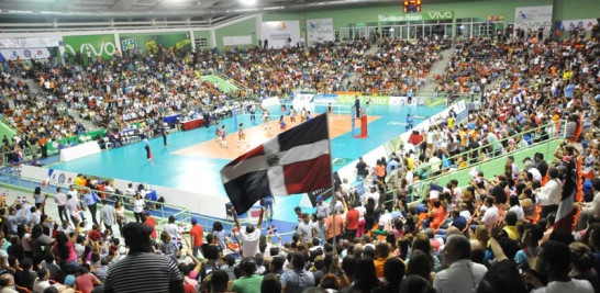 El Palacio del Voleibol Ricardo --Giorier-- Arias se llenó a toda capacidad anoche para ver el partido de las eternas rivales de Puerto Rico y República Dominicana.