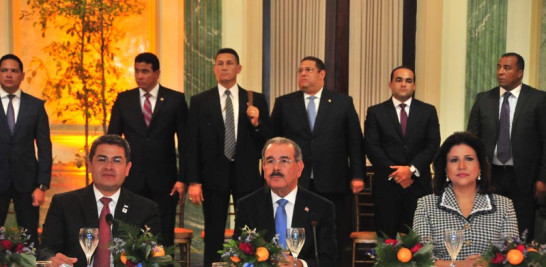 Ceremonia Juan Orlando Hernández llegó a la 1:45 de la tarde al Palacio Nacional en visita de Estado que se prolongó hasta las 7:30 de la noche.