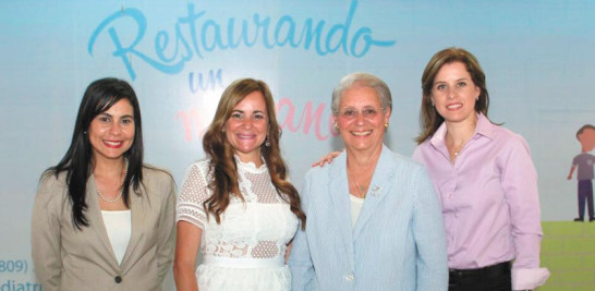 Equipo. Representantes de la fundación, con su presidenta María Isabel Serulle y Rosa Margarita Bonetti de Santana, de Propagás.