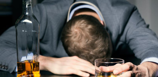 Consumo. El alcohol crea una conducta agresiva, problemas de suen~o, motores y hasta la muerte.
