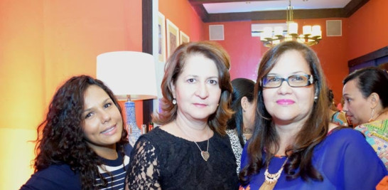 Verónica Gil, Enilda Vargas y July Parache.