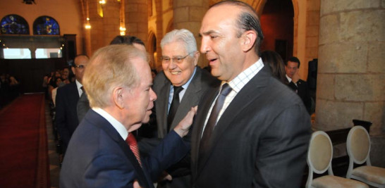 Celebración. José Luis Corripio saluda a Mícalo Bermúdez y a Ramón Báez Romano.