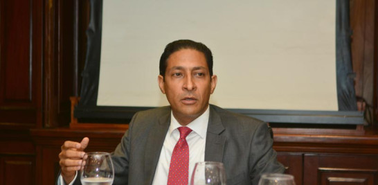 Iván Ernesto Gatón, presidente de la Comisión de Defensa Comercial (CDC).