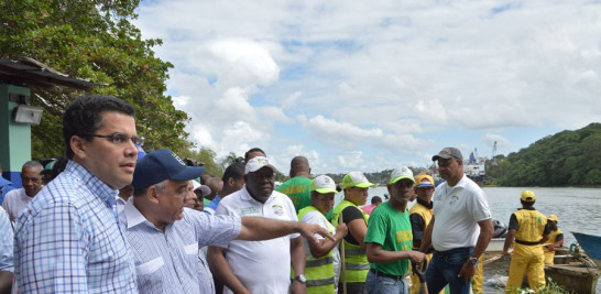 Labores. David Collado, alcalde del Distrito Nacional, encabezó la primera jornada de limpieza en las riberas de los ríos Ozama e Isabela con la participación de juntas de vecinos y fundaciones comunitarias.