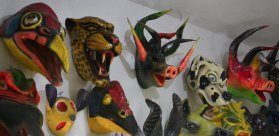 Parte de la colección de caretas del carnaval de Cotuí que Ramona Cunca ha coleccionado en las últimas décadas. Glauco Moquete/LD