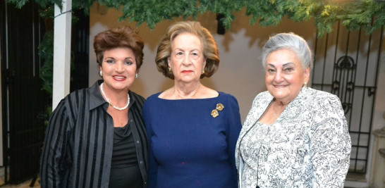 Fanny Cohen, Marilú Rophe y Daty Sued de Villanueva.