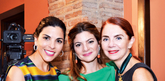 Francesca Rainieri de Caro, Paola Rainieri de Díaz y Lissette Trepaud.