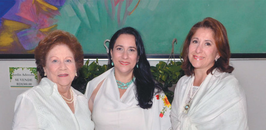 Josefina Álvarez de Hache, Emeren Haché Álvarez y Tania Haché de Esteva.