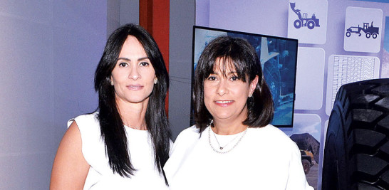 Yovanny Melo y Mireya de Núñez.