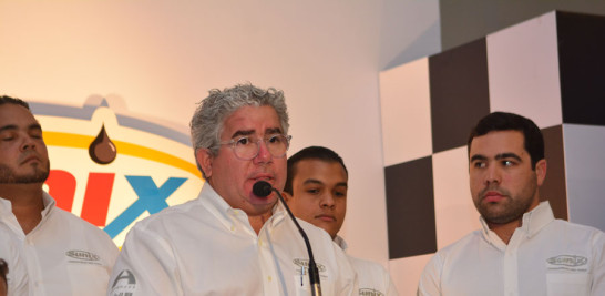 El piloto Kiko Cabrera en momento que presentaba los integrantes del team Sunix para la temporada de 2017.