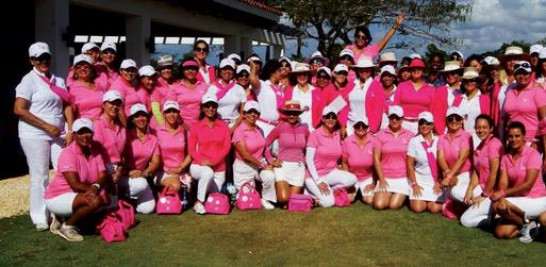 Grupo de damas en la inauguración del nuevo Pink Tour en La Estancia. Merecido reconocimiento a Jackie Valera. Felicidades a las damas!
