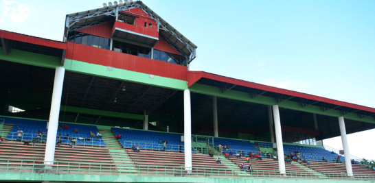 Una vista del grand stand del hipódromo V Centenario que el 29 de este mes de abril cumple 22 años de haber sido inaugurado.