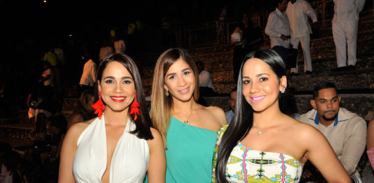 Eva Reyes, Leslie Cuevas y Mariella Reyes.