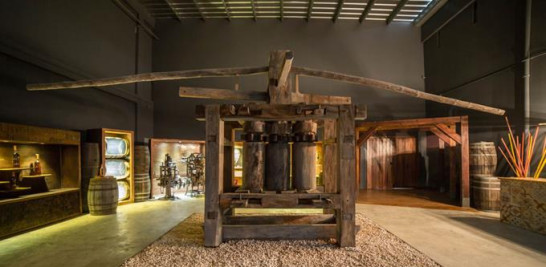 Máquina. Dentro del museo se encuentra un trapiche, máquina que se utilizaba para la extracción del jugo de la caña de azúcar.