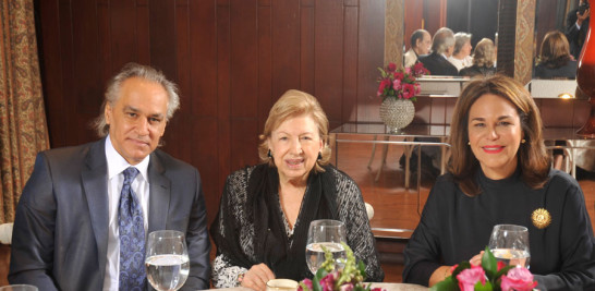 José Antonio Molina, Margarita Copello de Rodríguez y Rosanna Rivera.