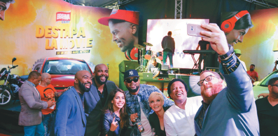 Presentadores. Alexis Cueto, Kae Hernández, Aquiles Correa, Yelitza Lora y Brea Frank animaron la fiesta que fue protagonizada por el rapero dominicano El Lápiz.