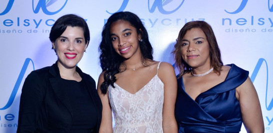 Rosivonne Reyes, Nelfa Toribio y Olga Cruz.