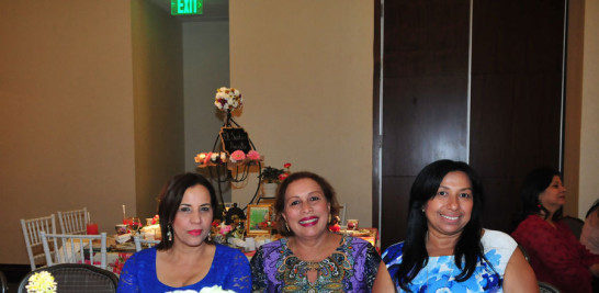 Rosario Vásquez, Damerys Hernández y Ruth Hernández de López.