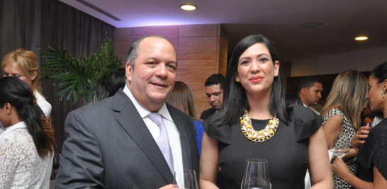 Carlos Correa y Laura Veloz.