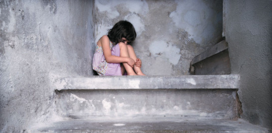Menores se aíslan. Los menores de edad que son abusados sexualmente se aíslan, pues entienden que todas las personas les harán daño.