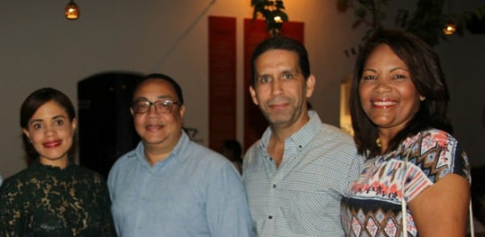 Gabriela de Bautista, Víctor Bautista, Alejandro Arredondo y Dionys de Arredondo.