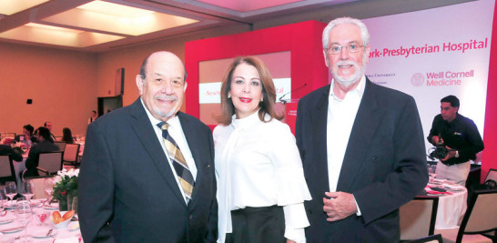 Francisco Izquierdo, Clarissa de la Rocha de Torres y Eduardo García Michelle.