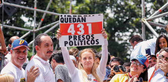 Manifestacion. La esposa de Leopoldo Lopez, LilianTintori, durante una marcha opositora ayer, convocada en la
marcha numero 100, desde el reinicio de las  manifestaciones contra el gobierno de Nicolas Maduro.
