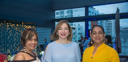 Victoria Landestoy, Zayenka Martínez y Magnolia Landestoy.