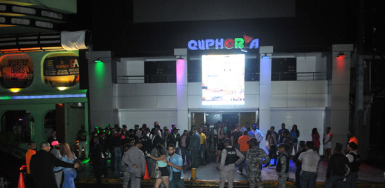 OPERATIVO. Uno de los centros de diversión intervenidos durante el operativo del Ministerio de Interior y Policía.