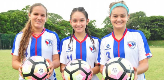 Las dominico-estadounidenses Izabella Ward, Alyssa Jazmine Oviedo y Anna López, quienes vinieron desde Estados Unidos para integrarse al seleccionado dominicano.