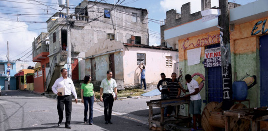 Inserción. Banca Solidaria se adentra en los barrios más vulnerables del país. Esto ha cambiado la percepción de sus colaboradores sobre estos lugares.