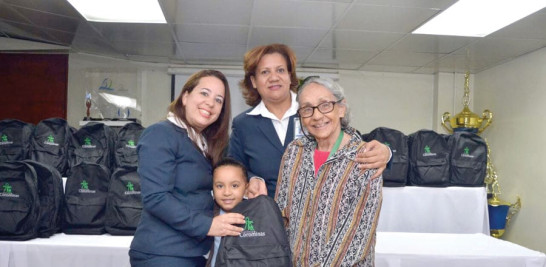 Martha López, Rosé Anabelle Hiraldo López , Altagracia Jiménez y Victoria Sánchez Vda. Peralta.