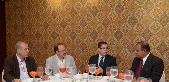 álogo. Miguel Franjul conversa con Julio Aníbal Fernández, Ramón Roca y Miguel Irigoyen.