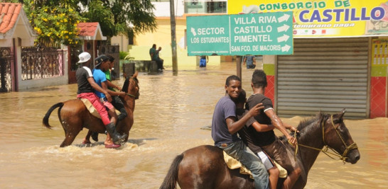 Incomunicadas. Varias poblaciones de la provincia Duarte continúan inundadas por las crecidas de los ríos Jaya y Yuna.