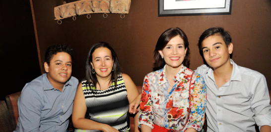 Tomás Guzmán, Katiuska Navarro, Ivette Nouel y Santiago Cuadra.