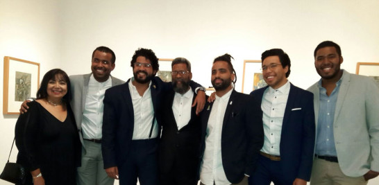 Artista. Consigue el respaldo de los amantes del arte, y en su temática contrasta la luz y la transparencia homogénea de su obra.