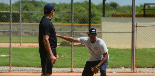 Trabajo. Al igual que los peloteros, los árbitros también se preparan para el próximo torneo de béisbol otoño-invernal.