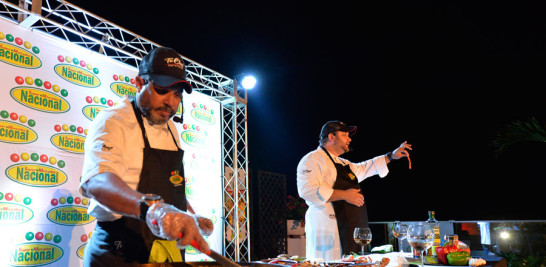 Cocineros. Los expertos Rafael Hernández y Franklin Núñez compartieron algunos trucos.