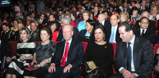 Presentes. La familia Corripio, en primer plano, junto a la vicepresidenta Margarita Cedeño. Asistieron ministros y demás personalidades.