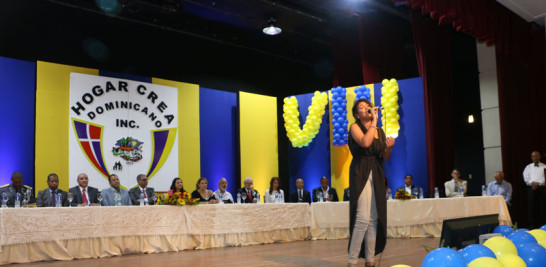 La joven Génesis Espinal interpretó en el acto la canción La Gloria de Dios y agradeció a Hogar Crea por la reeducación de su padre.