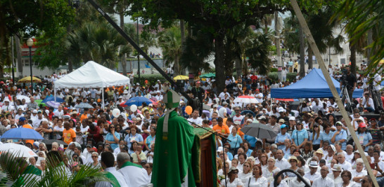 Misa. Al final de la marcha los cristianos se concentraron en el parque Eugenio María de Hostos, donde fue celebrada una eucaristía oficiada por monseñor Faustino Burgos, obispo auxiliar.