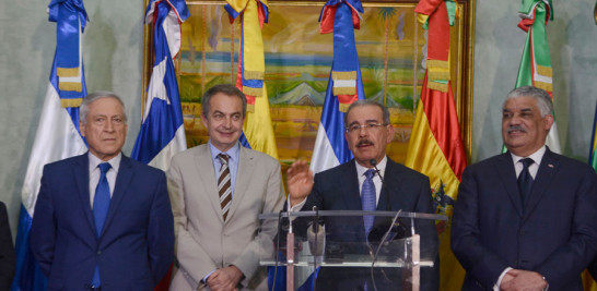 El presidente Danilo Medina habló con los periodistas al concluir la primera jornada del diálogo y se mostró optimista con los avances de las negociaciones.