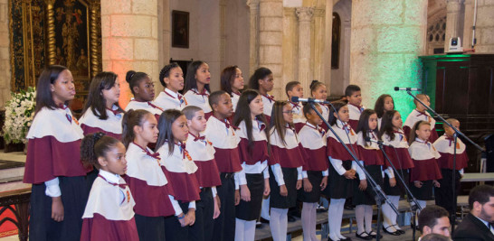 Intérpretes. La Sección de Niños del Coro de la Catedral emociona a la audiencia al interpretar Campanitas.