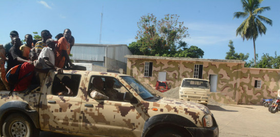 Repatriación. Militares pertenecientes al Cuerpo Especializado de Seguridad Fronteriza Terrestre (Cesfront) intensificaron en los últimos días las acciones para detener a haitianos indocumentados que cruzan la frontera por Dajabón.