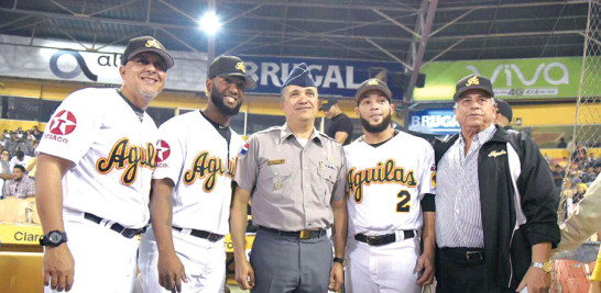 El mayor general Ney Aldrin Bautista Almonte, director general de la Policía Nacional junto a Winston Chilote Llenas, Lino Rivera, Juan Carlos Pérez y Danny Sanana.