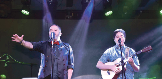 Colegas. Durante su show, el artista contó con varios invitados.