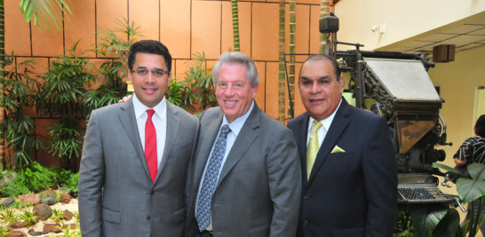 Encuentro. David Collado, John C. Maxwell y Miguel Franjul en la recepción de LISTÍN DIARIO.